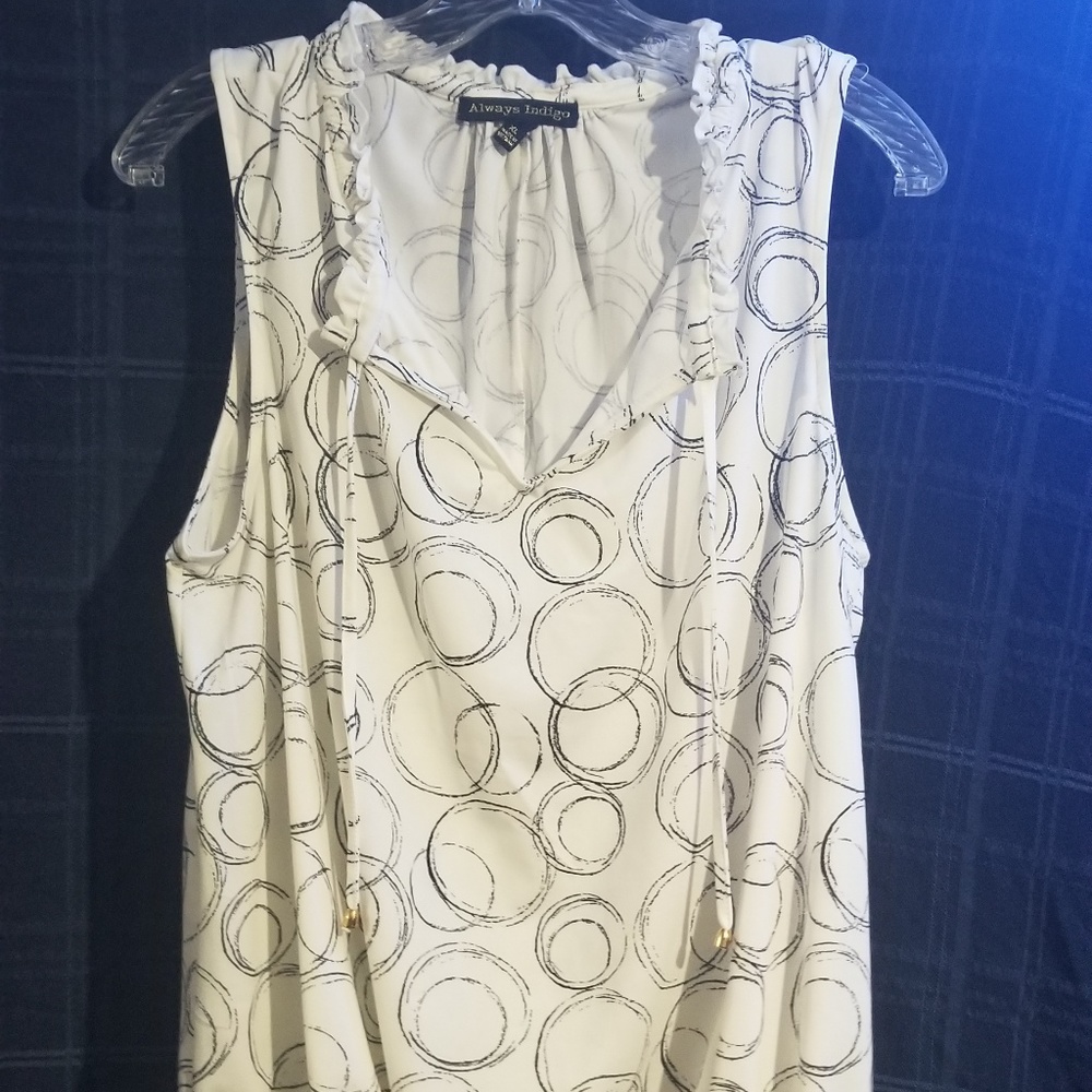 White and Black spring/summer tank top. 2019 fash.